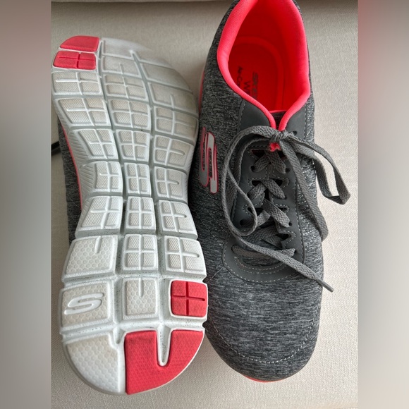 Skechers Wide Fit Air-Cooled Memory Foam - Picture 2 of 4